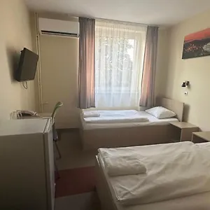 Bed & Breakfast Free Parking, Free Breakfast, Only 15 Minutes To Center, Budapest